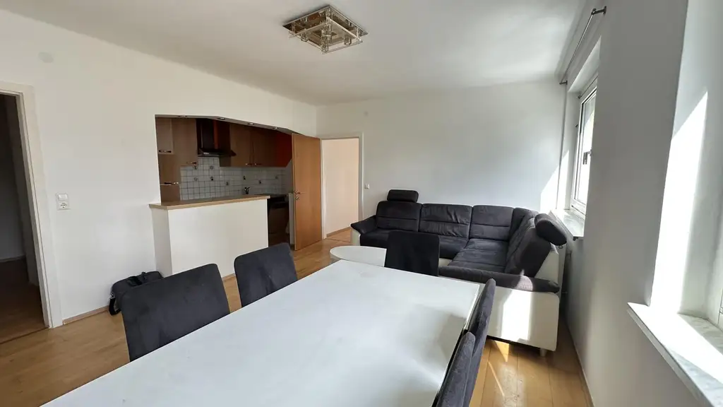 Eigentum in Graz-Eggenberg: 2-Zimmer Wohnung mit Küche & Innenhof-Parkplatz