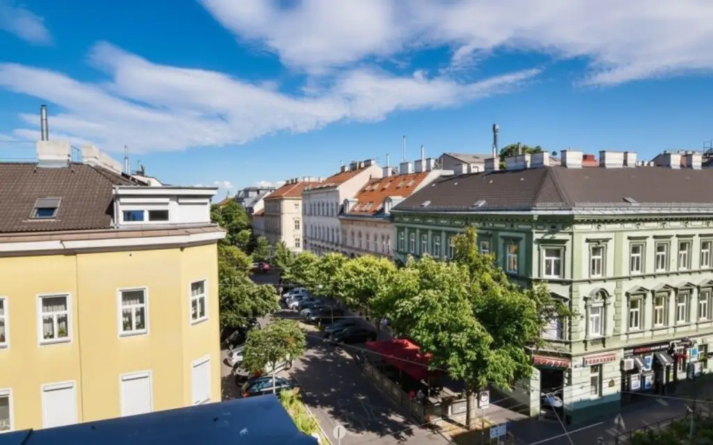Charmantes Dachgeschoss-Domizil mit Loggia in urbaner Toplage