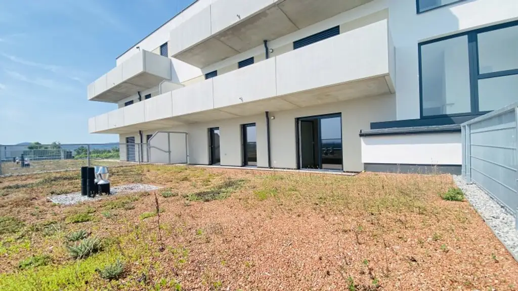 Neubau Erstbezug Drei Zimmer Terrassenwohnung mit Fernblick