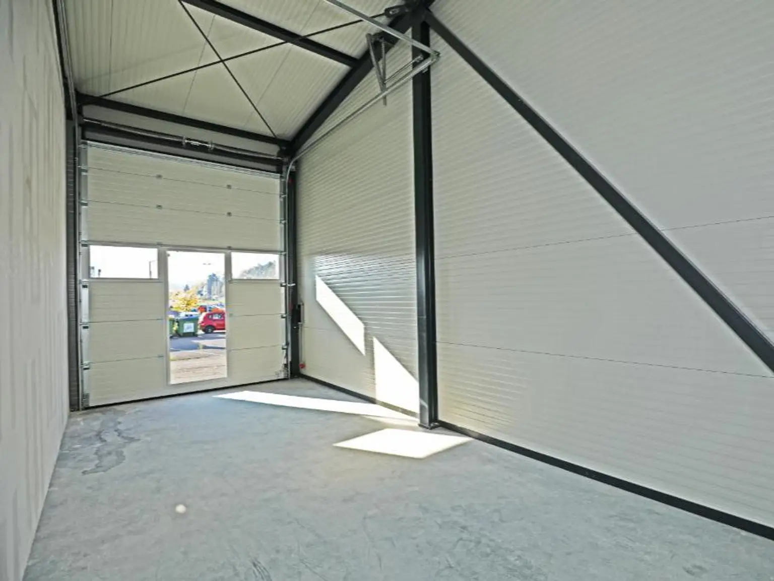 Garage, bzw. Lager ab September zu vermieten