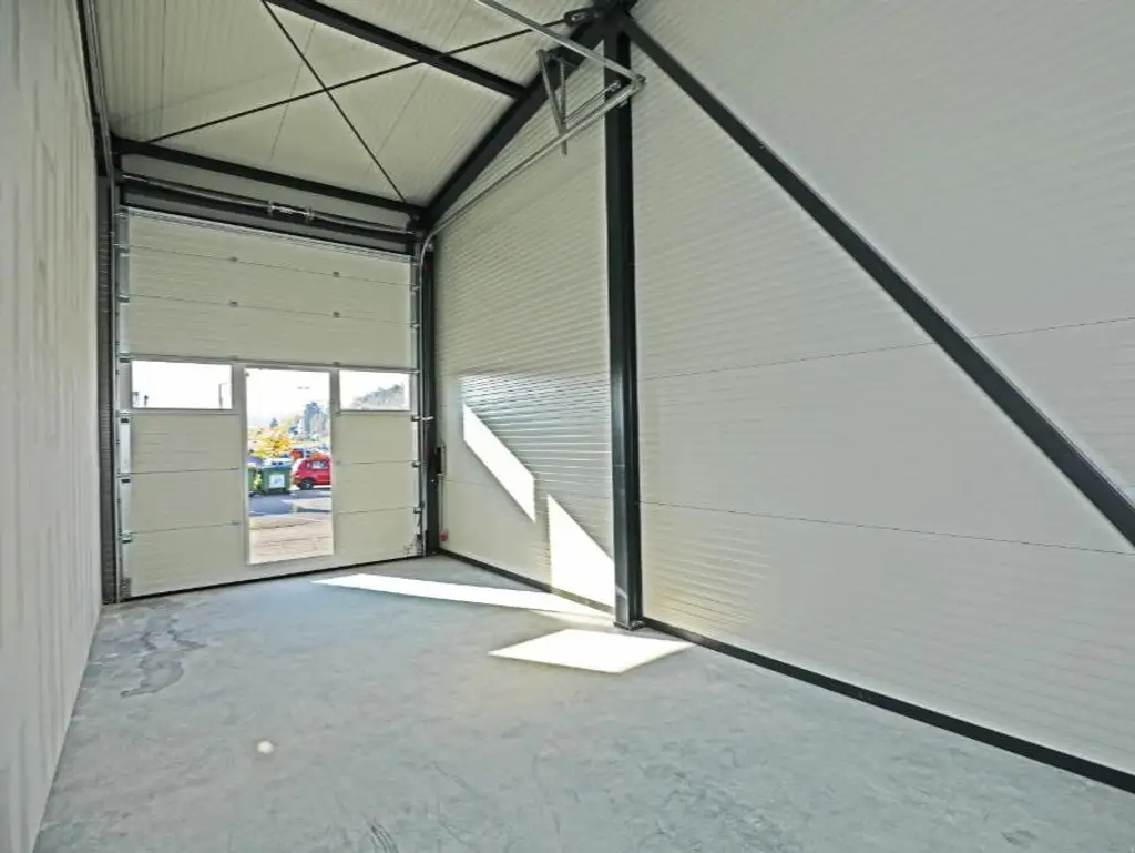Garage, bzw. Lager ab September zu vermieten