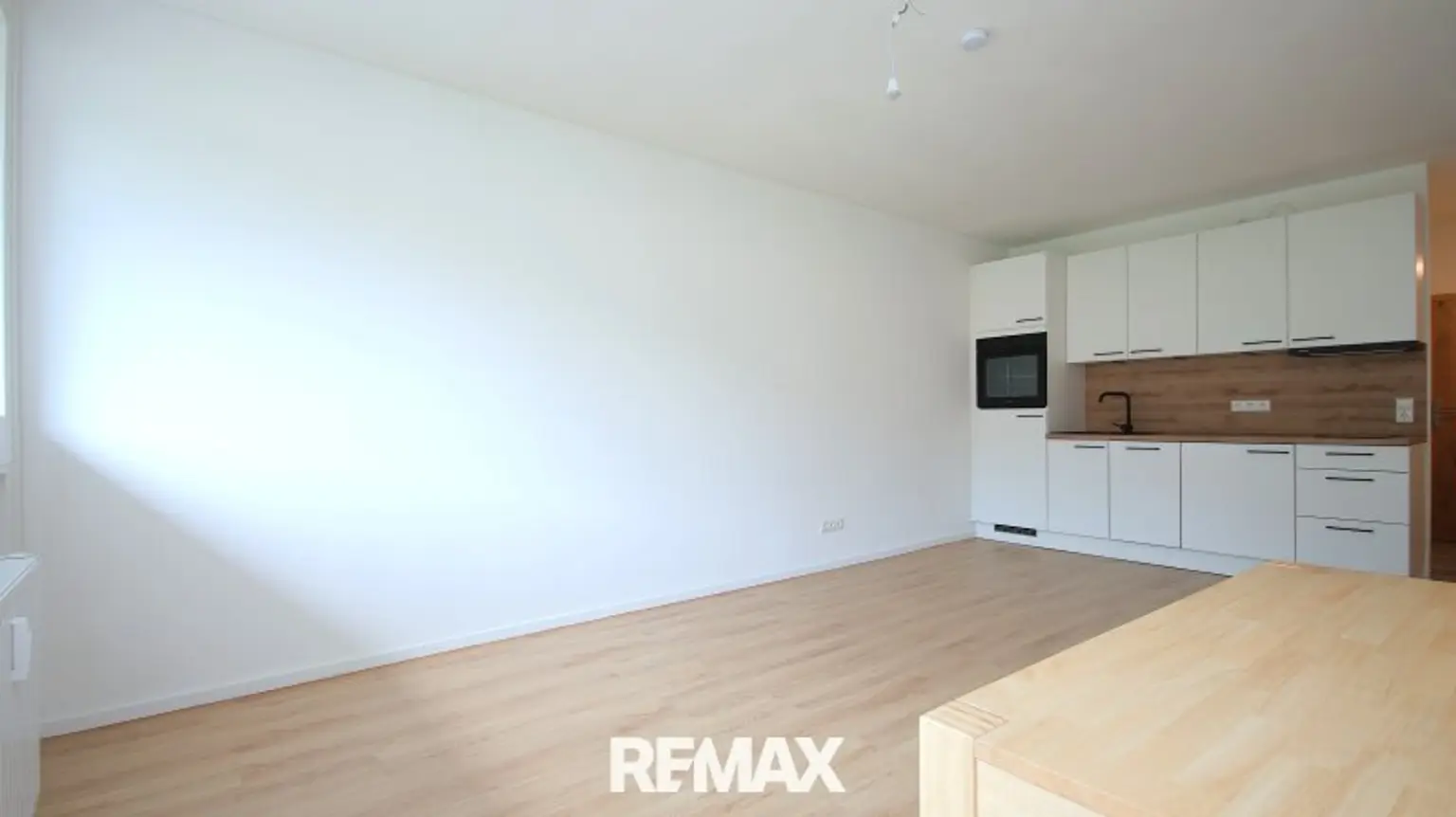 Helles großzügiges Zimmer mit Küche