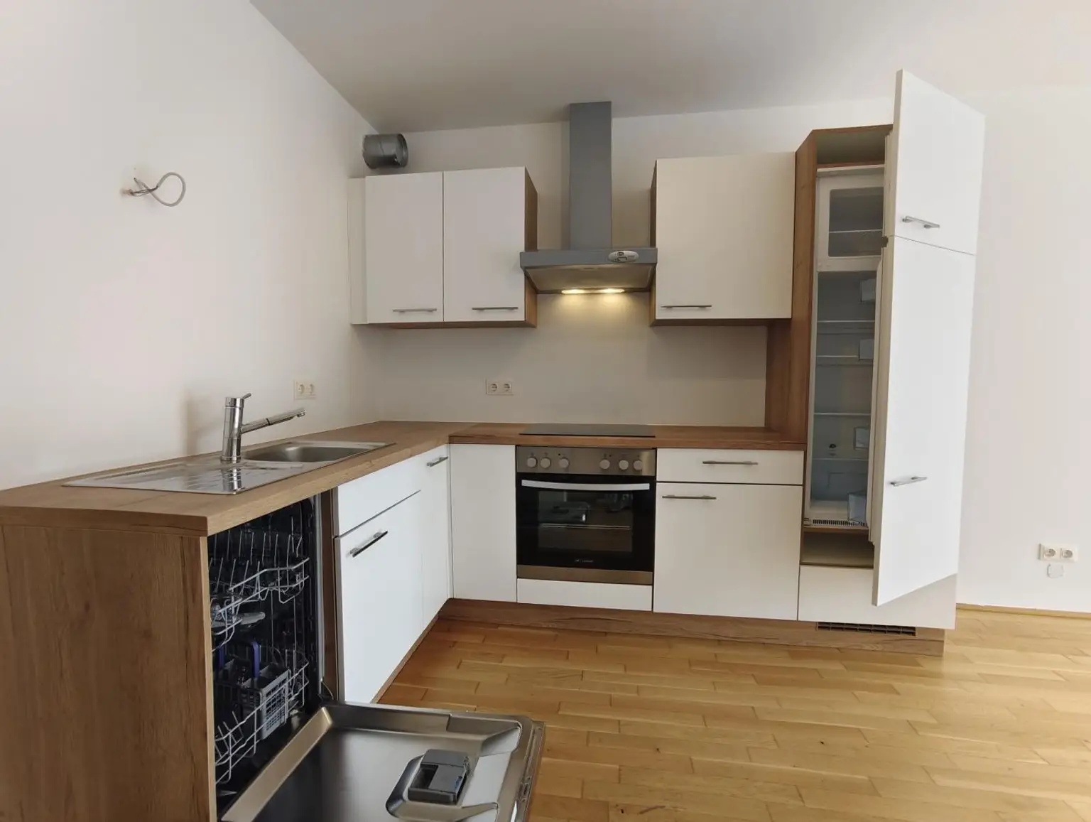 Süsse 2-Zimmer-Wohnung mit Terrasse bei Sommerbad Schwechat