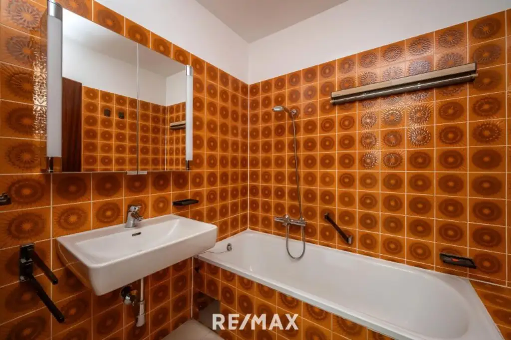 Helle 2-Zimmer-Wohnung mit Innenhofblick und eigenem Parkplatz