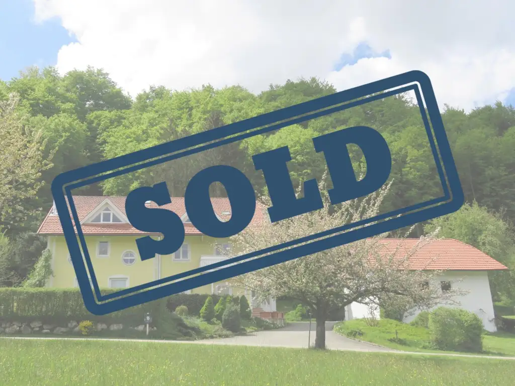 Idyllisches großzügiges Landhaus mit Einliegerwohnung, Doppelgarage und 7201 m² Grundstück in wunderschöner Waldrandlage in Frankenburg