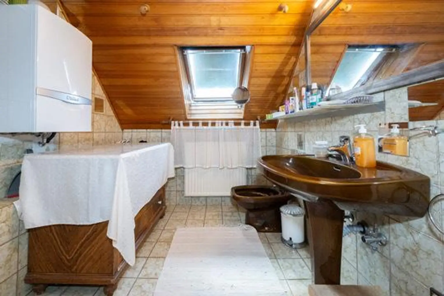 Badezimmer (DG)