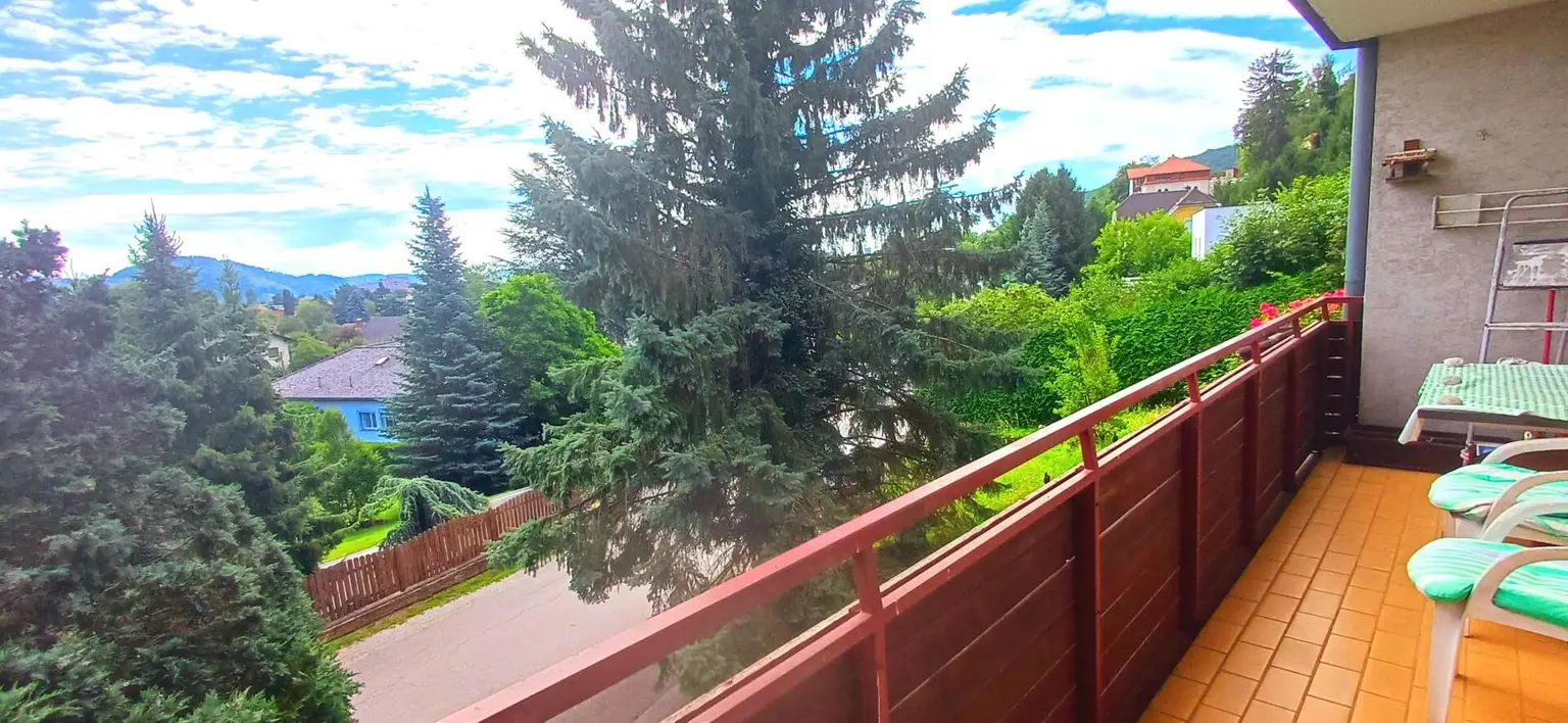 8051 Graz: Traumhafte Fernsicht von der südseitigen überdachten Loggia, Eigenes Gartenabteil