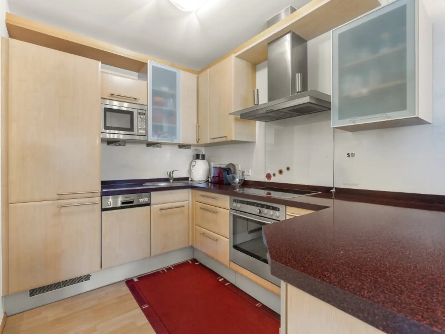 Schöne, vollmöblierte 2 Zi Terrassenwohnung mit XL-Terrasse und Tiefgarage in Waidmannsdorf - Neckheimgasse