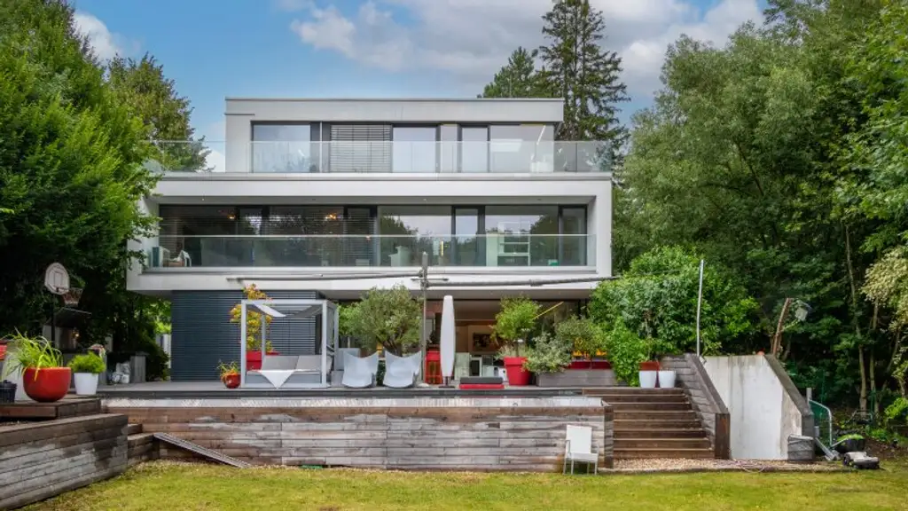 Luxusvilla mit Infinitypool in absoluter Ruhelage in Hinterbrühl – Exklusives Anwesen mit Top-Ausstattung