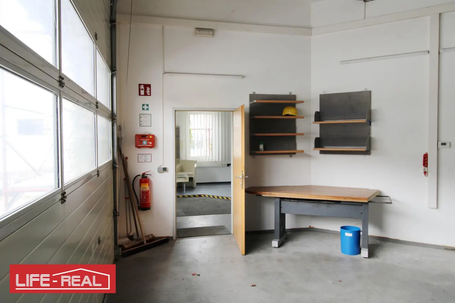 Vielseitig nutzbare Lagerhalle mit Büro im Gewerbegebiet Gramastetten