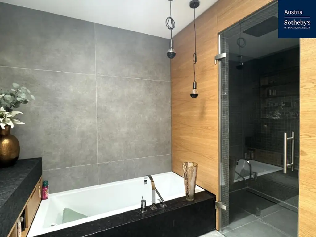 Privatsphäre & Perfektion – Architektenvilla mit Garten, drei Terrassen & Homeoffice