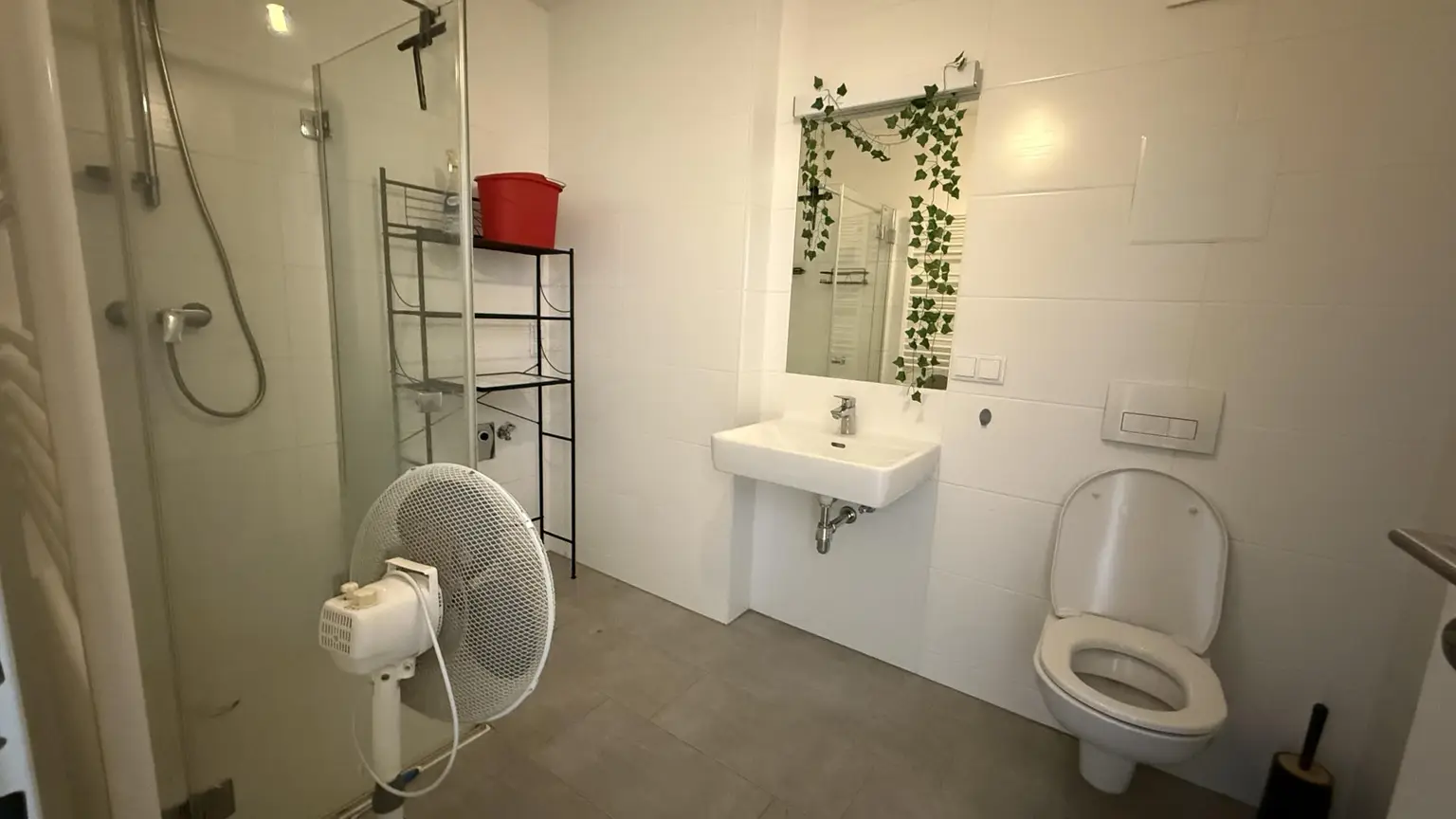 10m² große TERRASSE!!! Top-moderne DG-Wohnung nahe Akademiepark