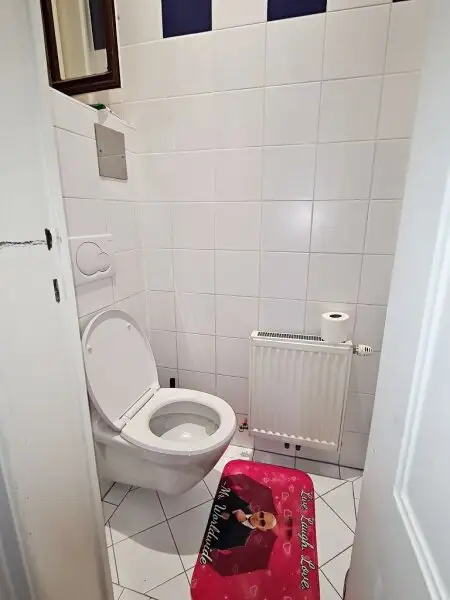 SIEBENBRUNNENPLATZ, gepflegte 85 m2 Altbau, 3 Zimmer, Küche, Wannenbad, Parketten, WG-geeignet, Reinprechtsdorfer Straße