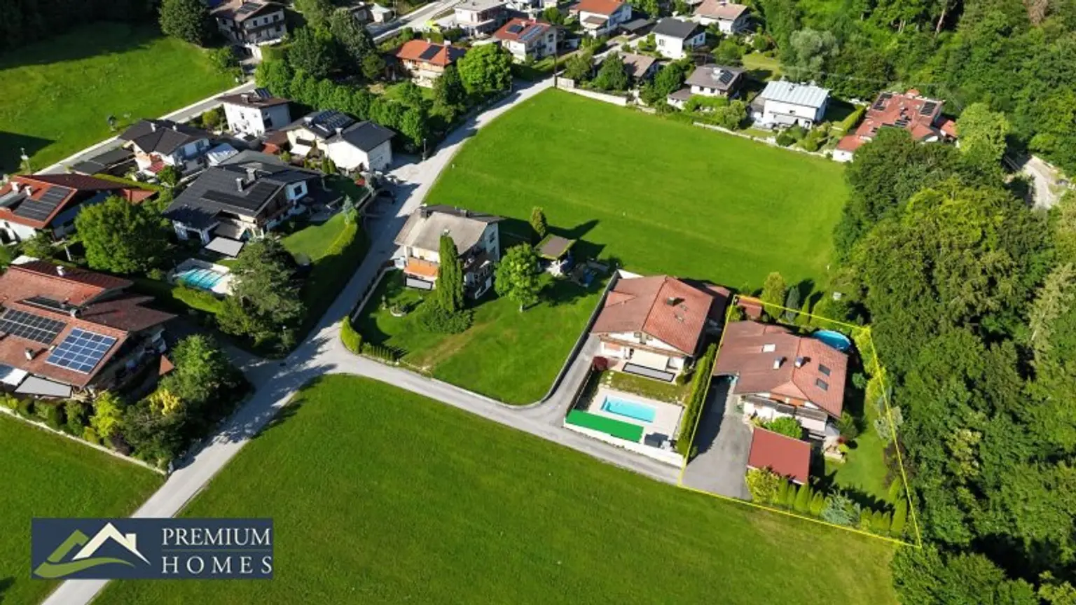 BREITENBACH am Inn - Großzügiges Einfamilienwohnhaus mit Terrasse, Balkon, Keller, Garage, zwei Carports, Garten, Gartenhaus, Geräte- und Holzschuppen