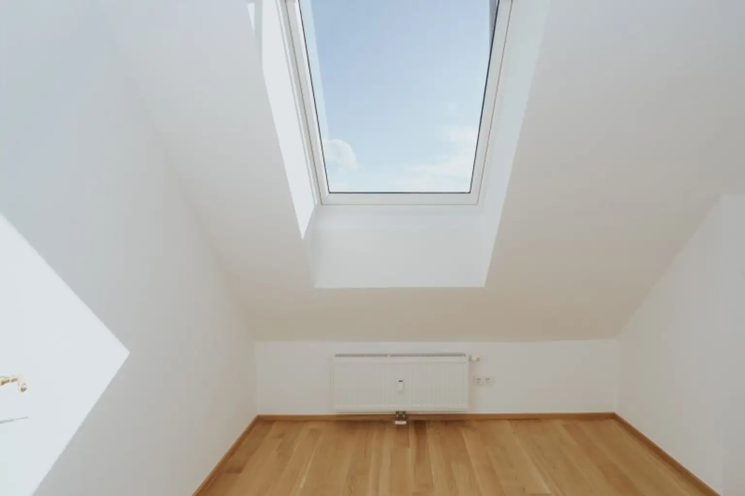 Schöne klimatisierte 3 Zimmer Maisonettewohnung im Dachgeschoß