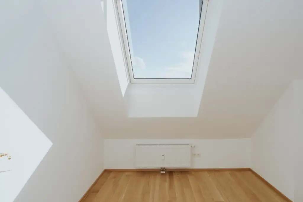 Schöne klimatisierte 3 Zimmer Maisonettewohnung im Dachgeschoß