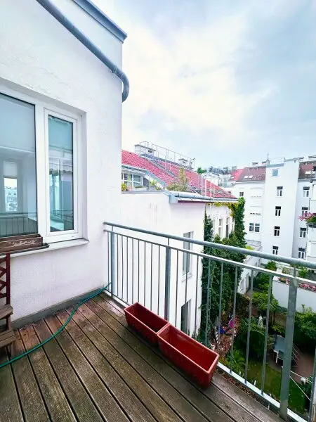Ein Zuhause für Ästheten und Liebhaber stilvoller Altbaukultur mit knapp 94m² | 8m² Balkon - 1160 Wien