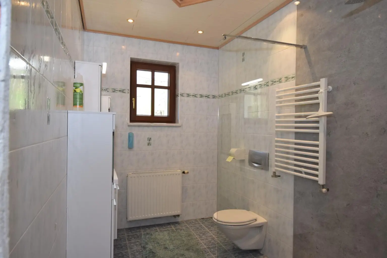 Badezimmer im Erdgeschoß