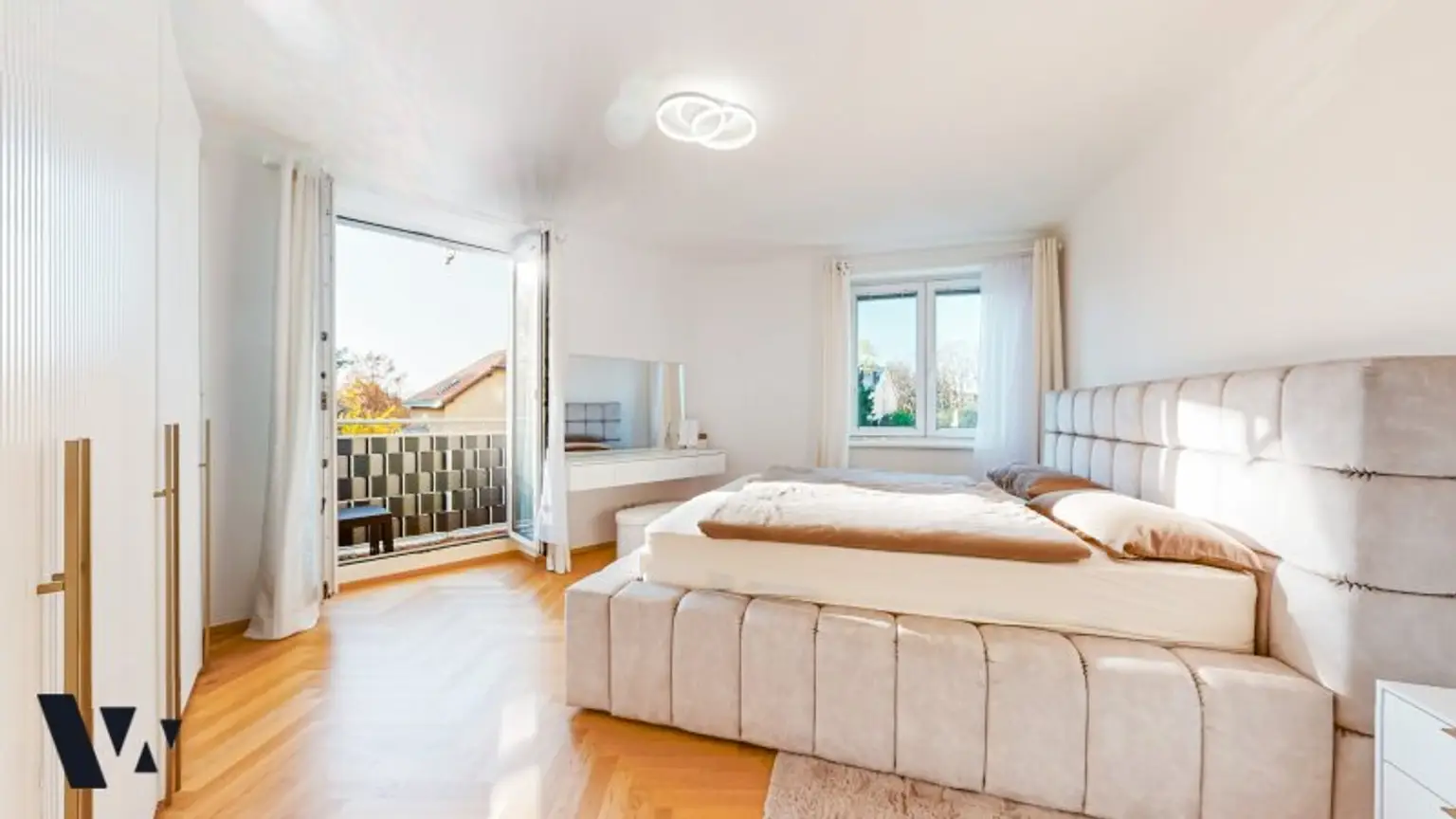 VOLLMÖBLIERTE 4-ZIMMER-DESIGNERWOHNUNG MIT BALKON | VIDEO-PRÄSENTATION