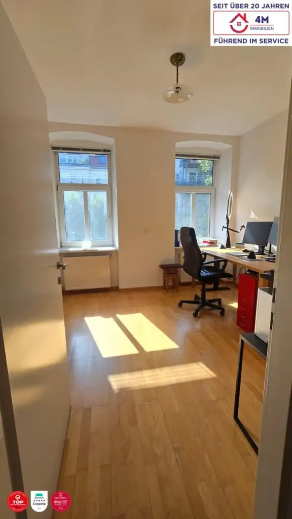 Drei Zimmer Stilaltbau-Rarität in begehrter Lage – sonnig, ruhig und elegant