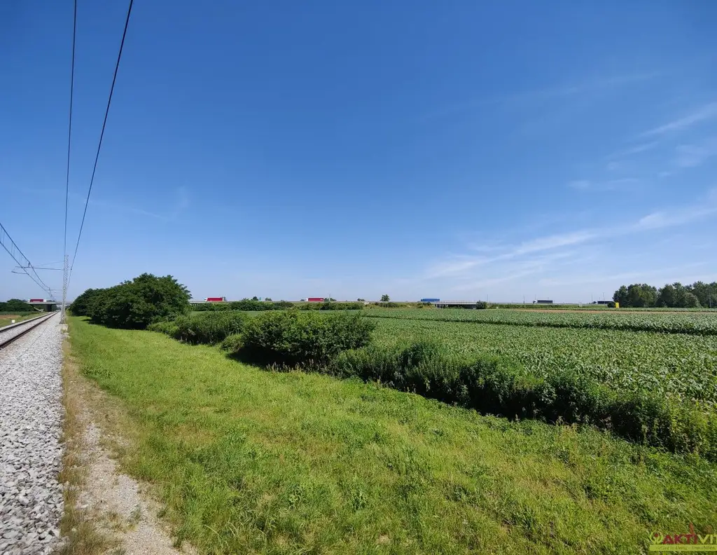 Gewerbe-Grundstück direkt beim Autobahn-Anschluss. - Flexible Größen  bis 60.400 m² - Großes Potential.