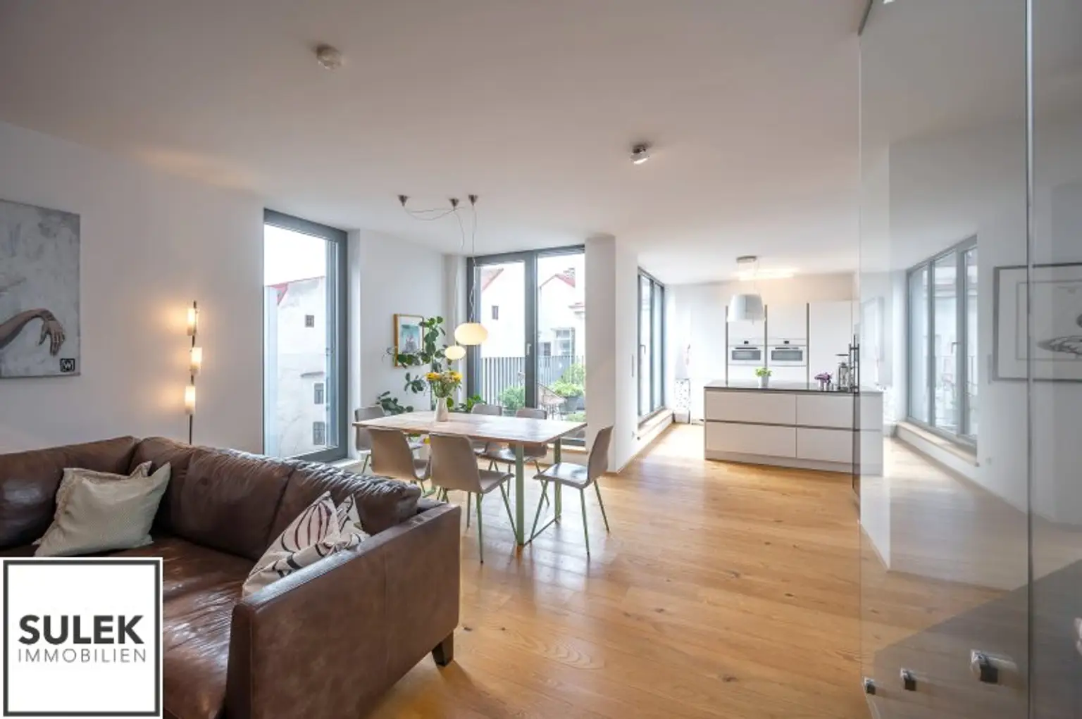 Einzigartige DG-Wohnung mit Loft-Charakter und Terrassen (rd. 165m²) inkl. atemberaubendem Fernblick
