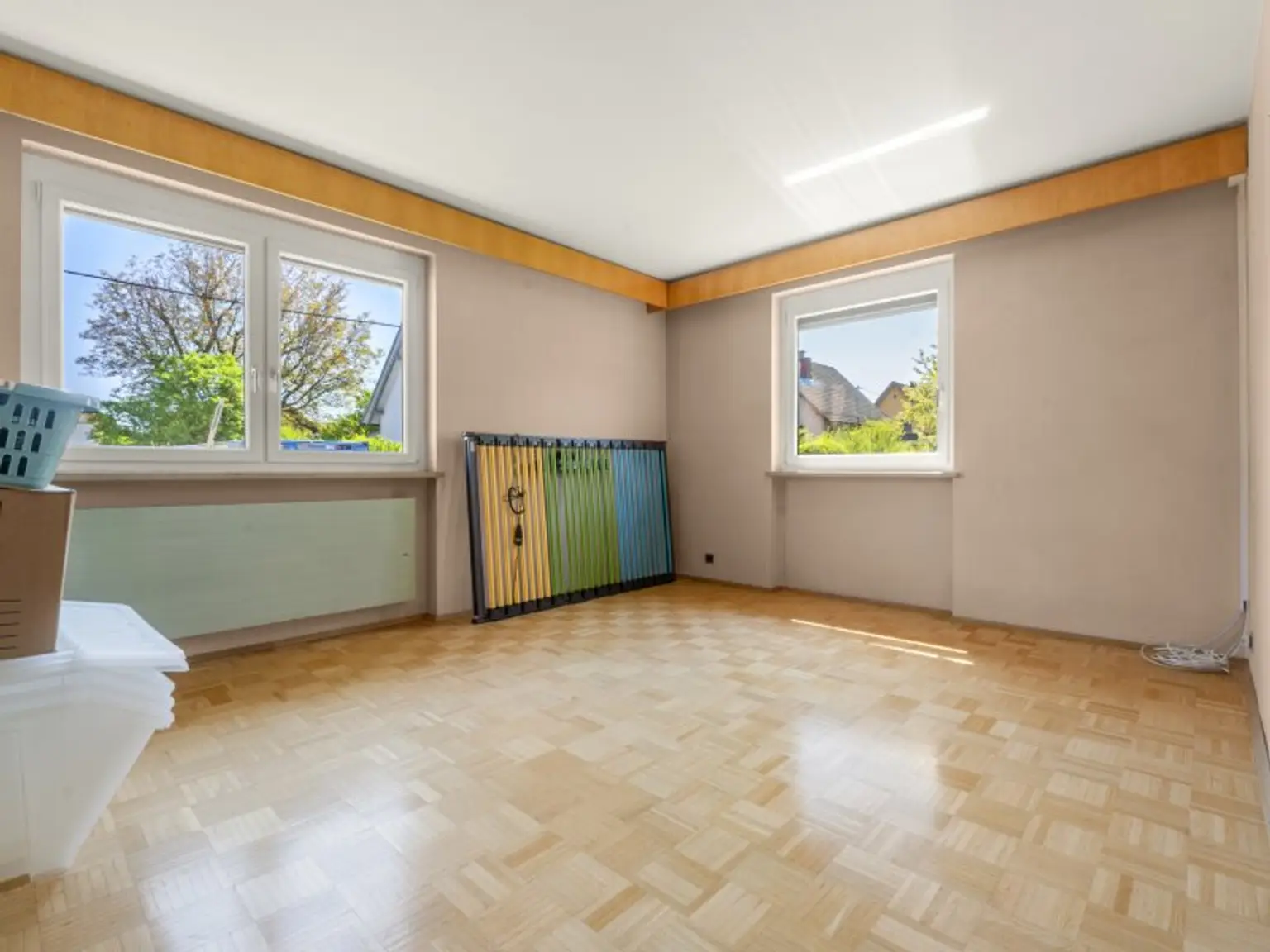 Schöner, gepflegter 270m² Bungalow mit 2 Wohnungen und 1.318m² Grund in Viktring in ruhiger sonniger Aussichtslage!