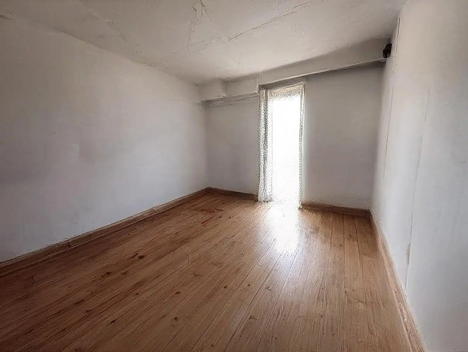 Sanierungsbedürftiger Bungalow mit großem Grundstück - in ruhiger, sonniger Lage