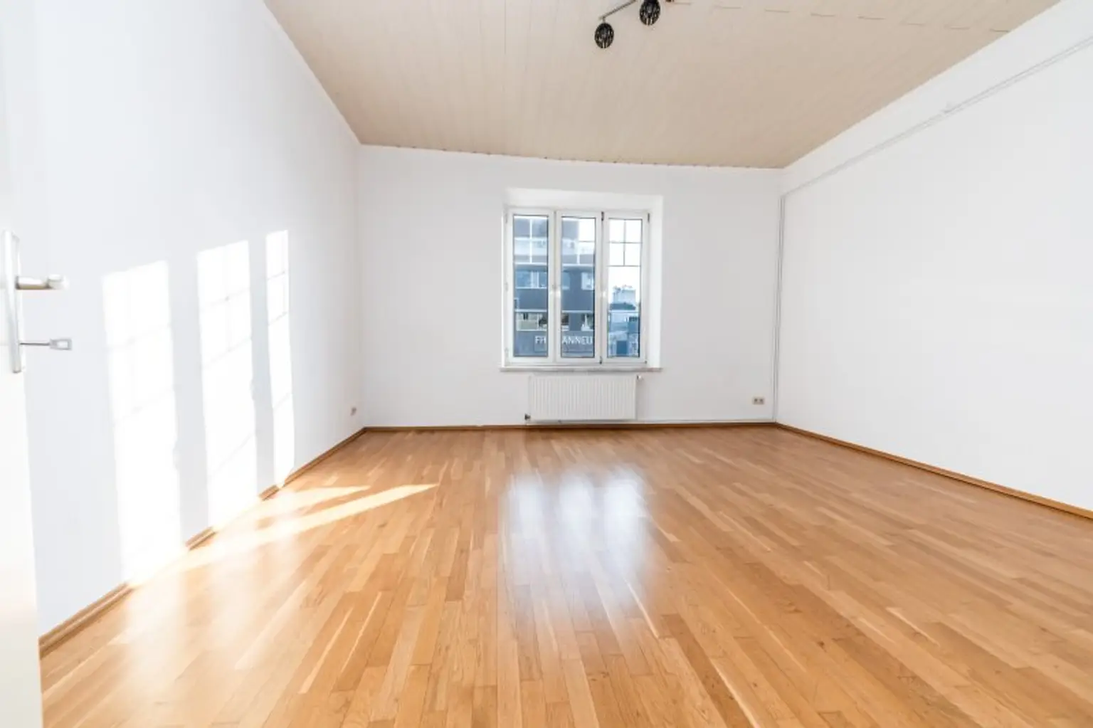 AB 01.01.2026 VERFÜGBAR | GEGENÜBER FH JOANNEUM I 3. STOCK I MODERN SANIERT I SEHR HELL I BIM VOR DER HAUSTÜRE I HAUSTIERE WILLKOMMEN I PROJEKT WOHNEN