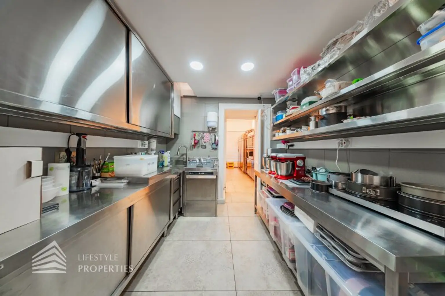 Voll ausgestattetes Café-Konditorei-Lokal – französischer Charme & betriebsbereit in lebendiger Lage