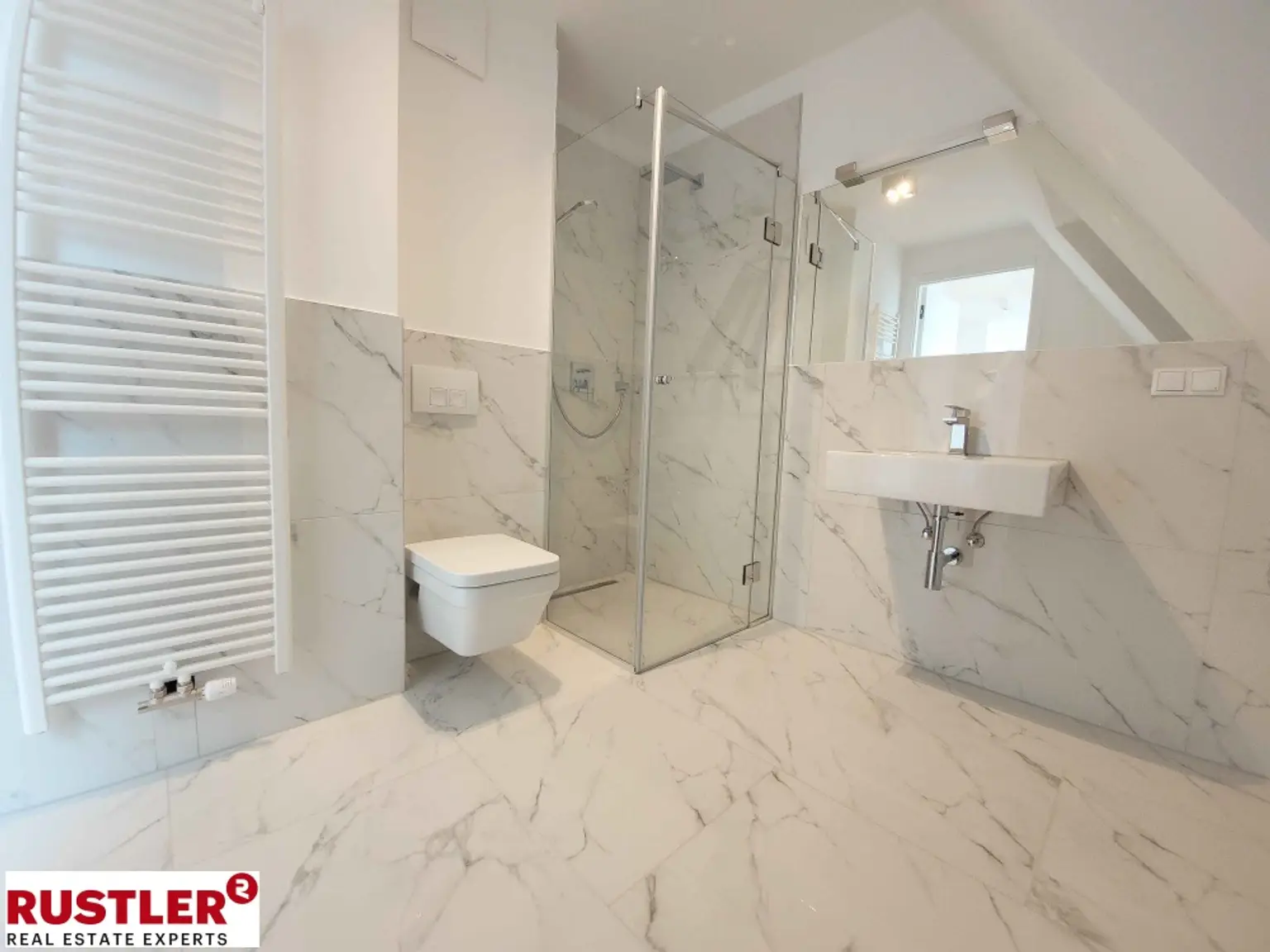 Luxuriöse Dachterrassenwohnung auf 3 Etagen direkt an der U3 - klimatisiert - mit Garage!