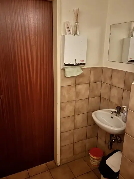 ** LEGENDE IN DER WEINIDYLLE ** D. Ehrensdorf !! Gepflegtes Haus mit ca. 245 m2 Nfl. in gediegener Ortsrandlage - Hauptwohnsitz möglich !!