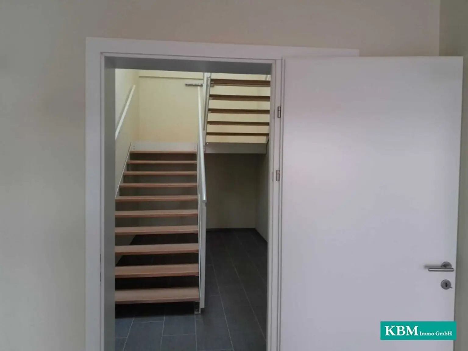 Zweifamilienhaus mit 2 getrennten Wohneinheiten in ruhiger Lage steht zum Verkauf!