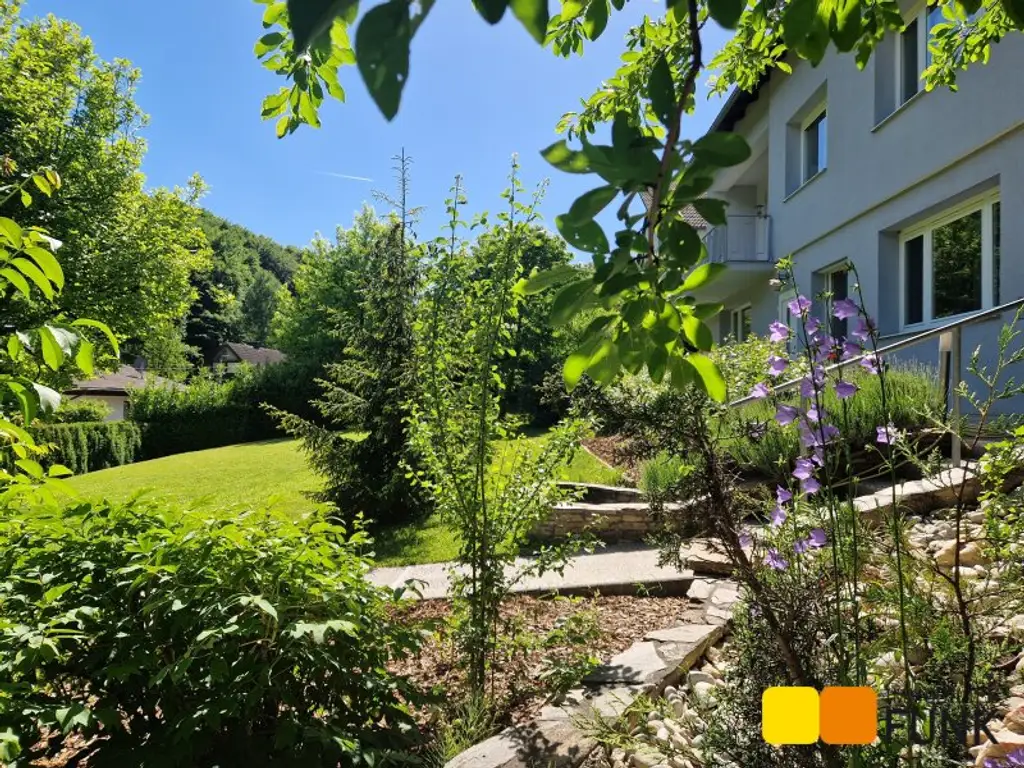 Großzügiges Haus mit Traumgarten