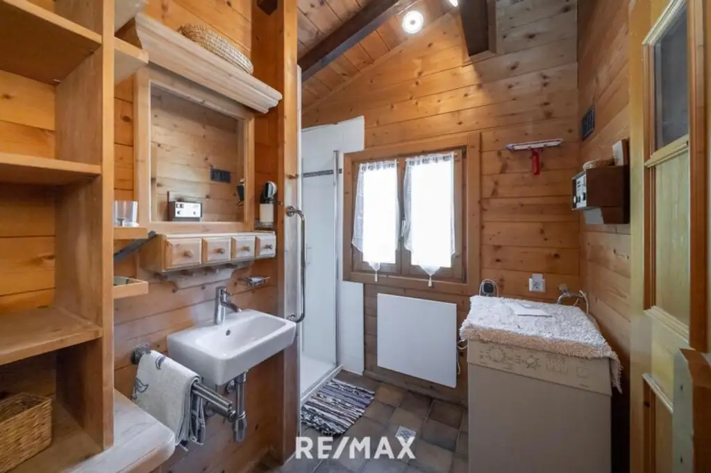 „Wohnen im Einklang mit der Natur – Stilvolles Holzhaus in traumhafter Ruhelage auf unverbaubarem Grundstück“