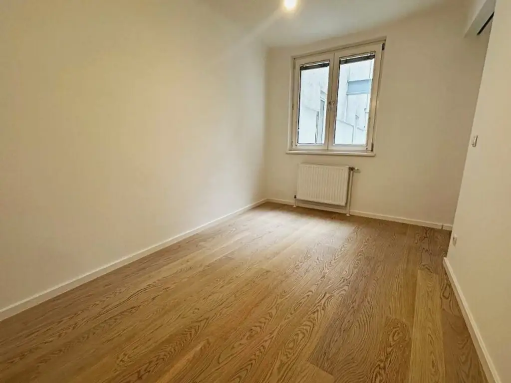 STEPHANSPLATZ-NÄHE, 27 m2 Apartment, 1 Zimmer, Kochnische, Duschbad, Parketten, 8. Liftstock, Rotenturmstraße