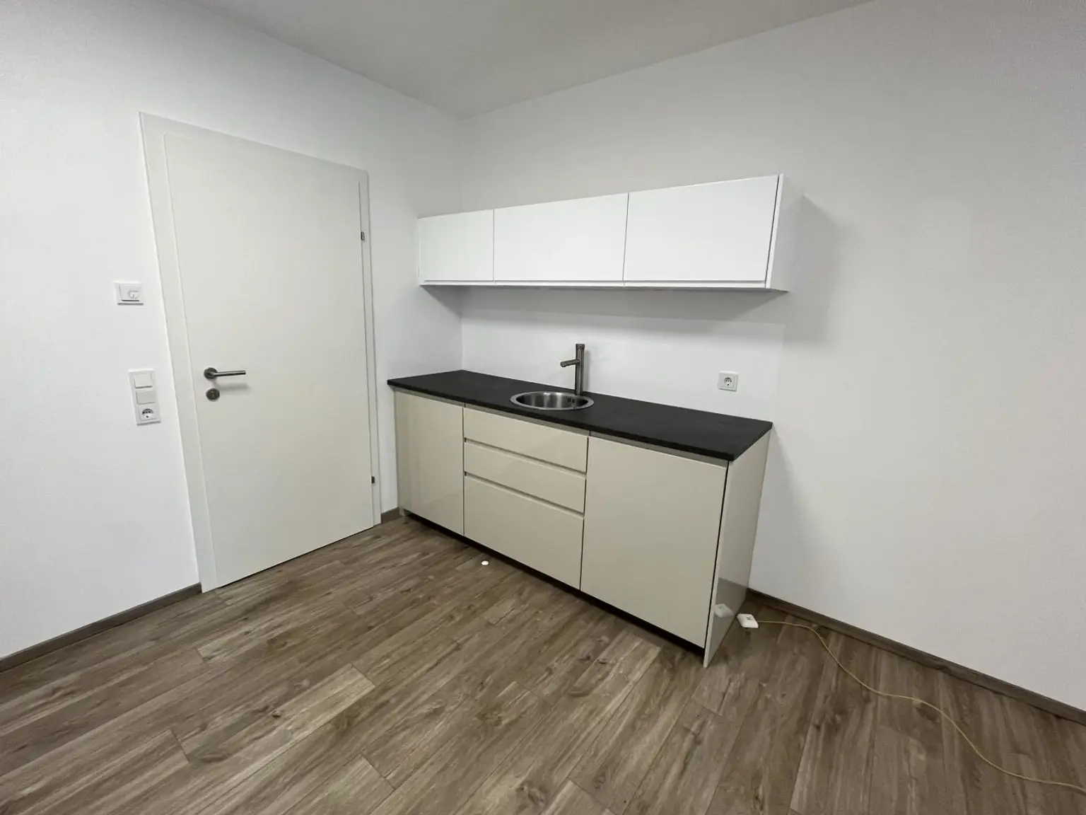 Zentral gelegenes Büro mit Top-Anbindung und Tiefgaragenplatz!