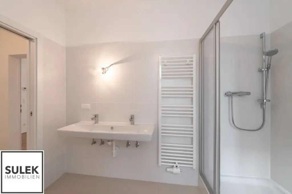 Zweitbezug: hofseitig gelegene 3-Zimmer-Wohnung direkt an der Mariahilferstraße - mit Klimaanlage