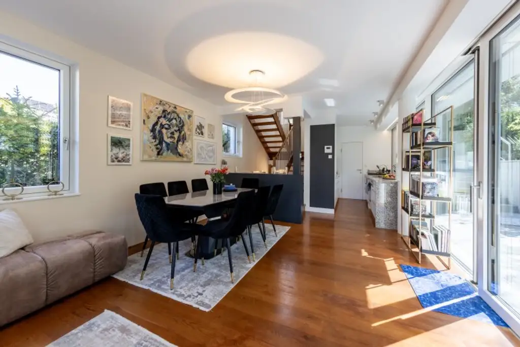 Exklusives Weinberg-Refugium: unverbaubarer Panoramablick in absoluter Ruhelage I hightech Pool I Dachterrasse mit Whirlpool I Erdwärme, Solarpaneele, Fußbodenheizung, Kühldecke