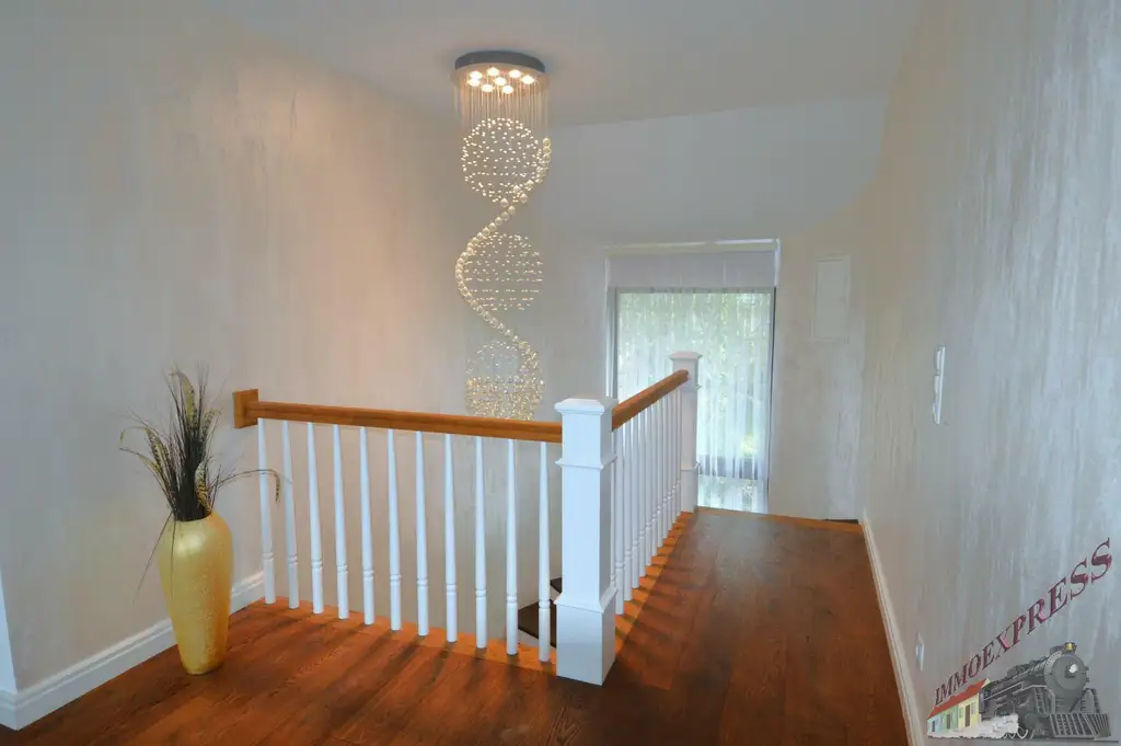 Hochwertiges Ein-/ Zweifamilienhaus mit separater Wohnung - Doppelgarage mit Fußbodenheizung