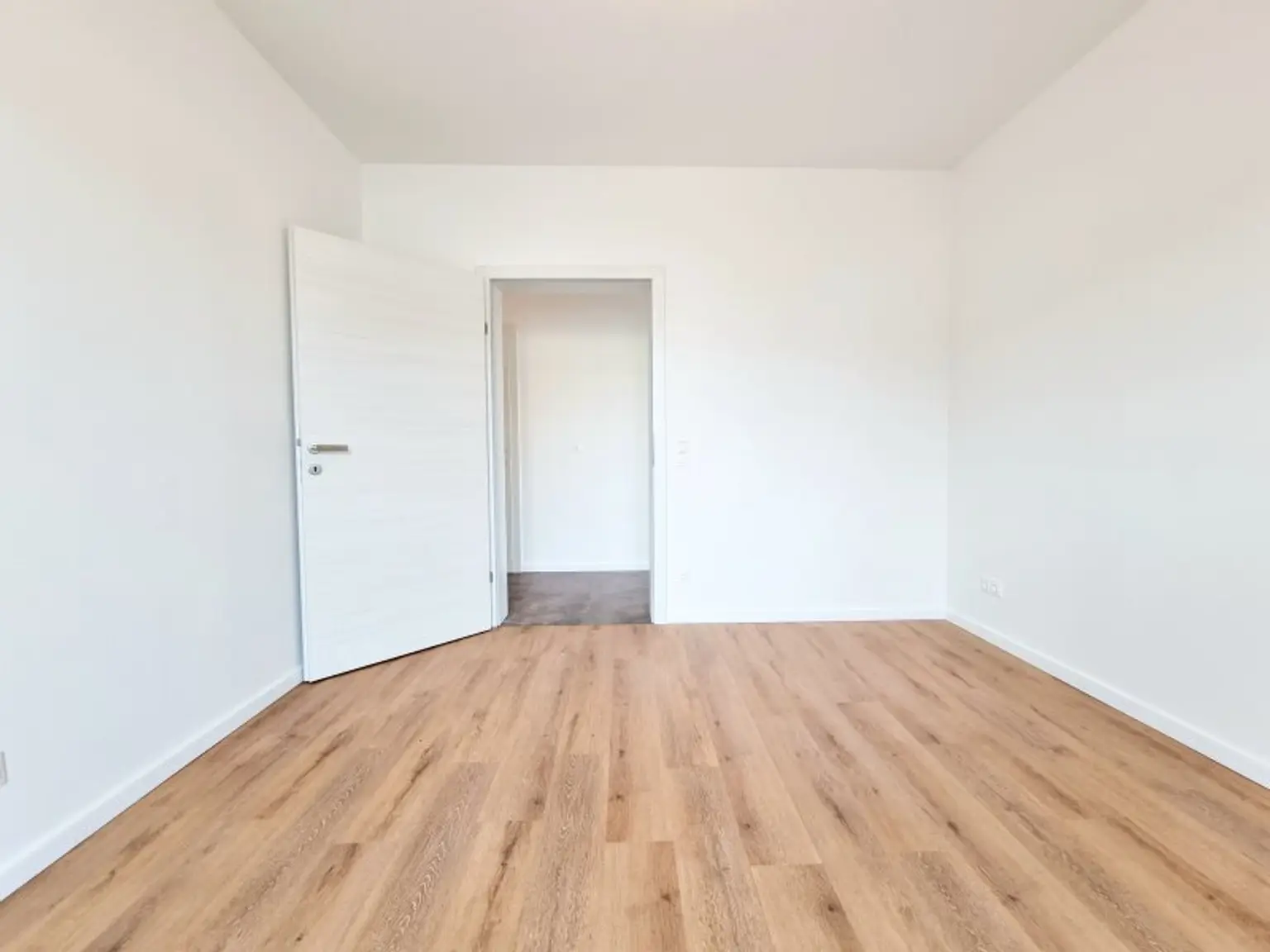 Exklusive 3-Zimmer Wohnung | 68 m² + 22 m² Balkon | Carport inkludiert | € 899 Gesamtmiete