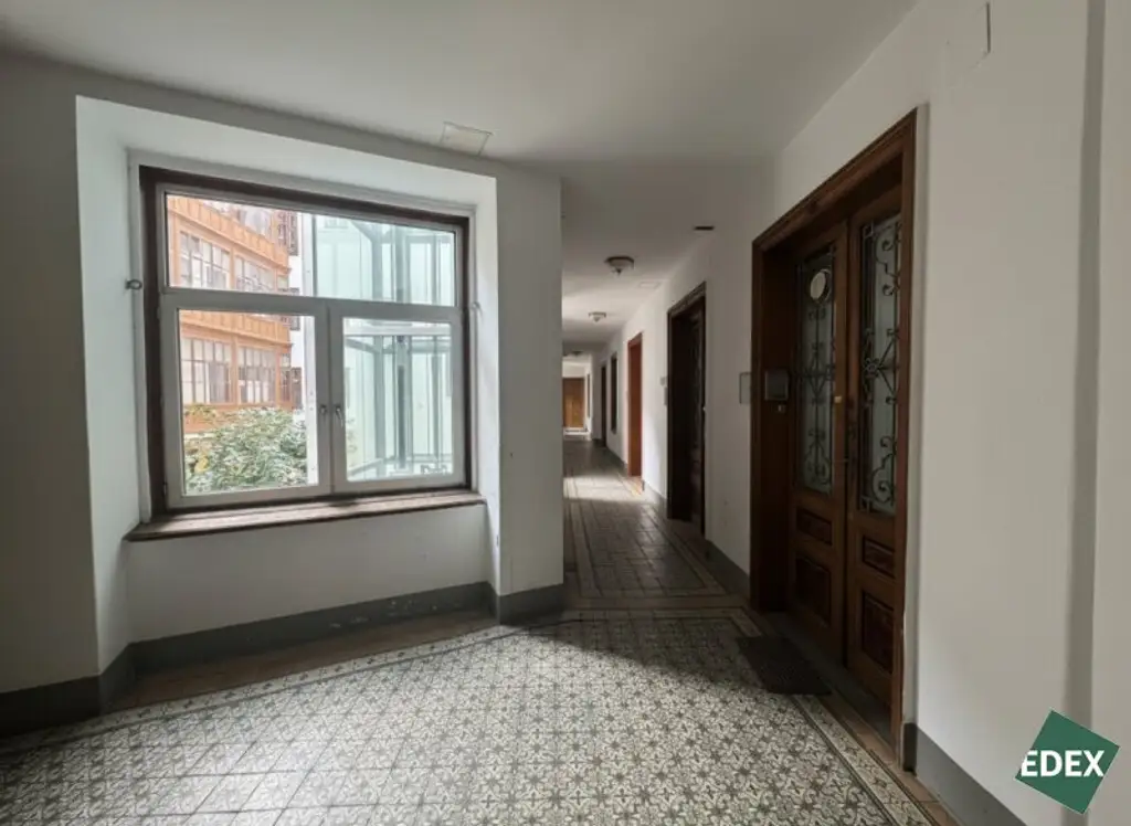 Wohnung mit Potential: Sanierungsbedürftige 2-Zimmer Wohnung nahe Augarten