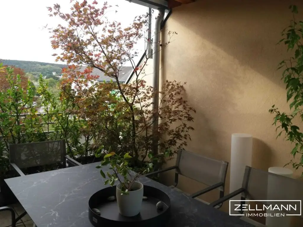 „Ein Ort zum Aufatmen – Lichtdurchflutete Dachterrassen-Maisonette mit Stil“ | ZELLMANN IMMOBILIEN