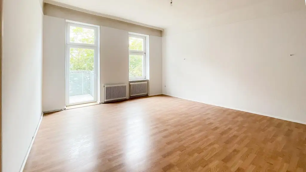 3 Zimmer mit Balkon, komplett neues Bad und WC