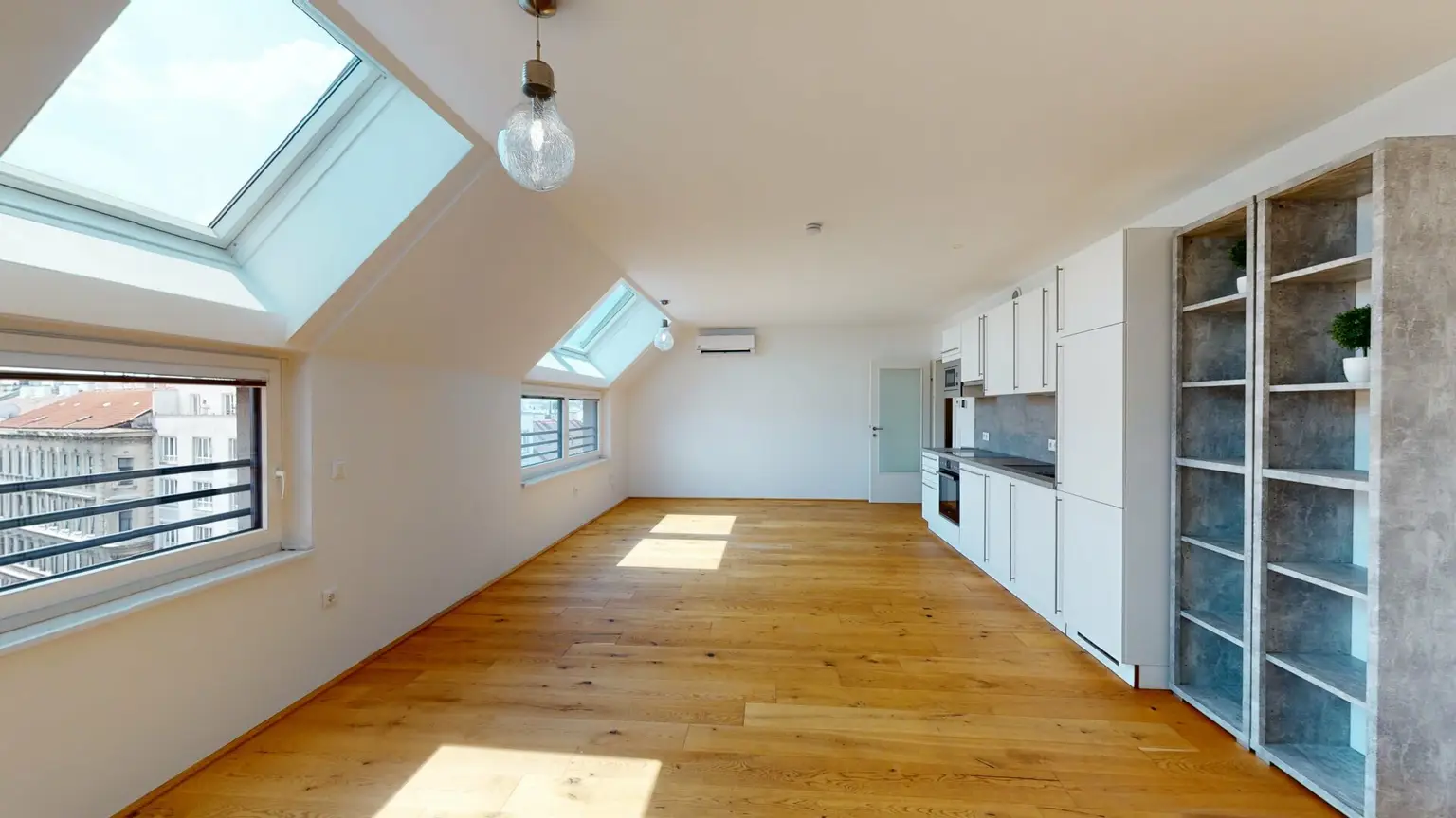 Moderne Dachgeschosswohnung, klimatisiert und gut geschnitten