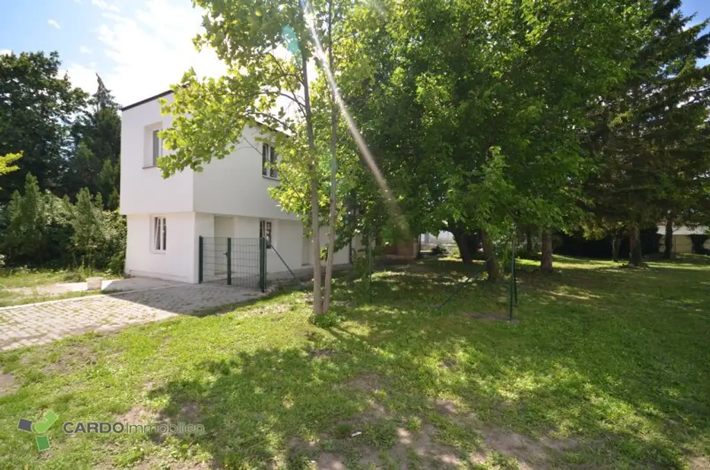 Frisch sanierte Stockhaus mit Pool in Grünlage, ruhigen Nebenstraße