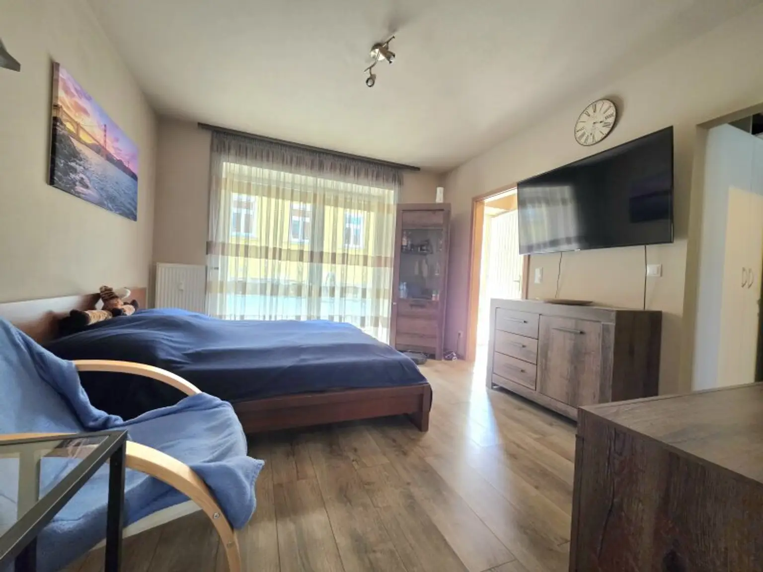 Wohn- und Schlafzimmer