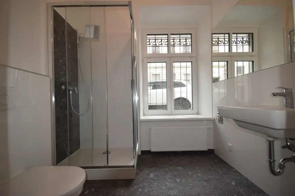 "STADTQUARTIER WEST - Neu renoviertes 2 Zimmer Atelier"