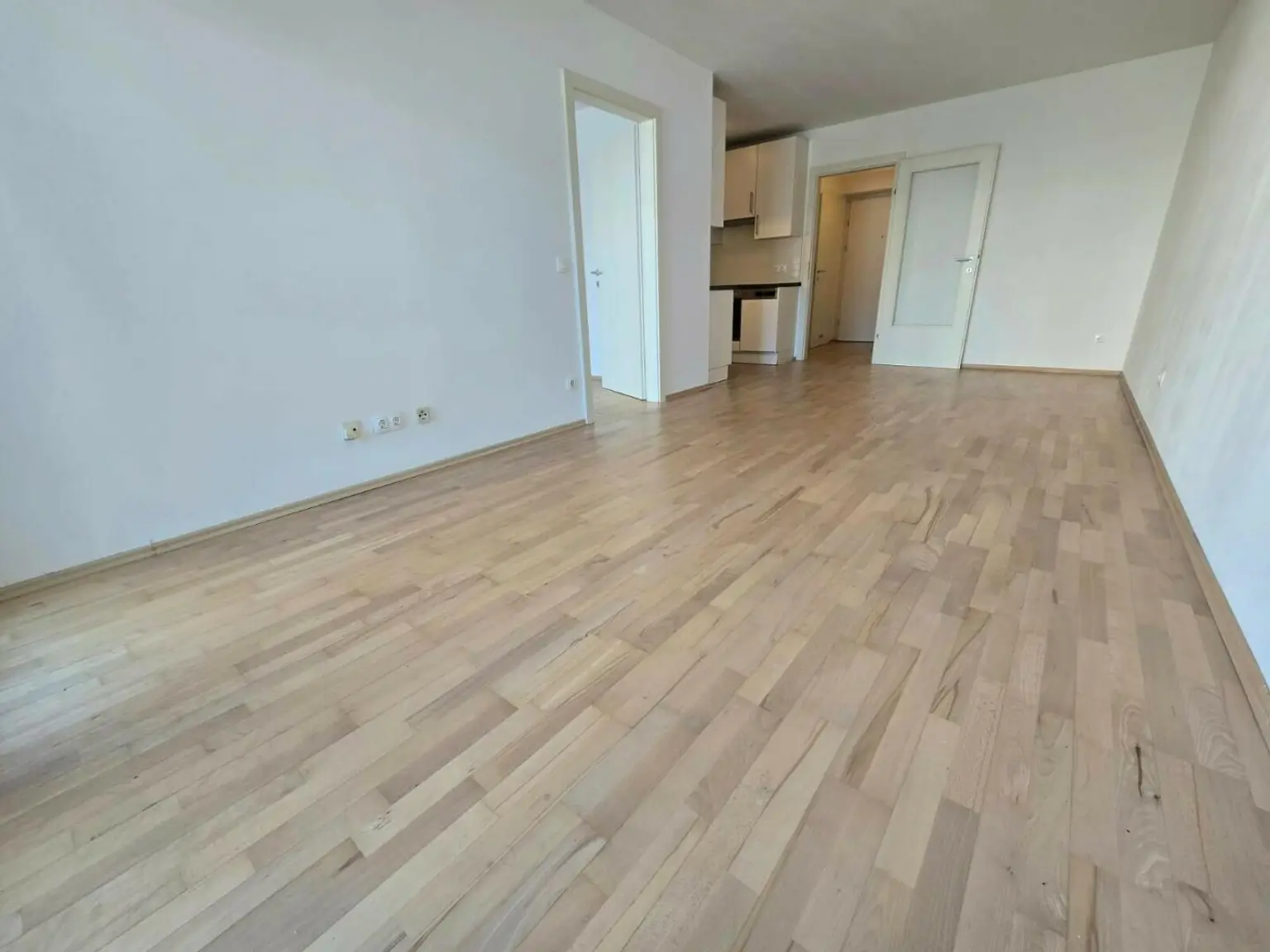 Moderne 2 Wohnung mit zwei großen Balkonen und Tiefgaragenplatz - ab sofort - Eggenberg!