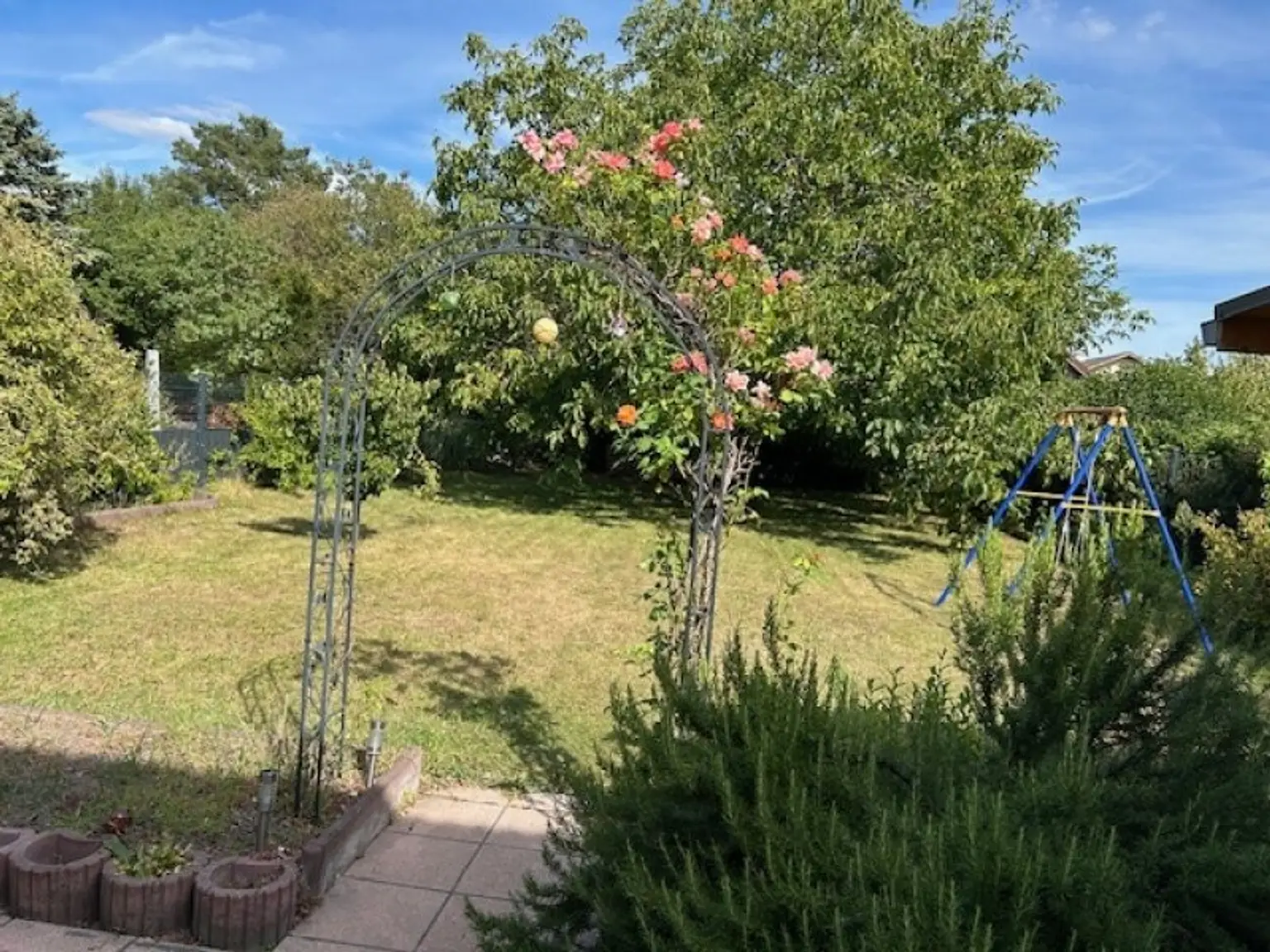 +++ TOP PREIS! - RARITÄT: ABSOLUT RUHIGE GARTENIDYLLE ( alter Baumbestand ) Wohnhaus mit Wintergarten - Lebensqualität pur, modernes Bad und Küche +++